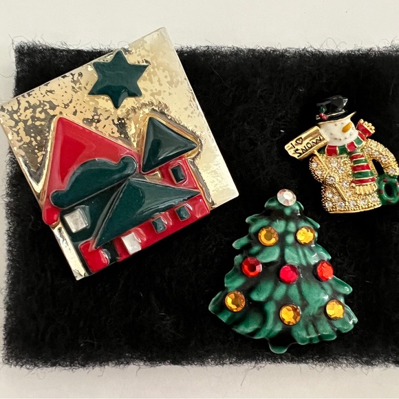 Vintage Christmas Pins - Picture 3 of 11